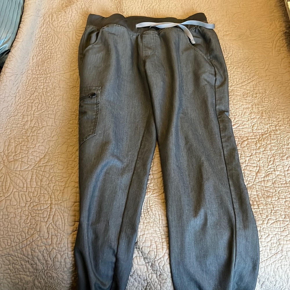 Graphite figs jogger scrubs